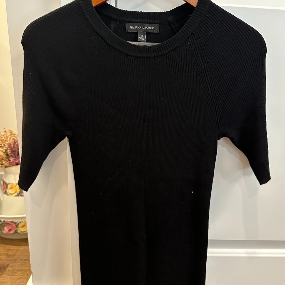 BANANA REPUBLIC SHORT SLEEVE RIBBED CREWNECK | SIZE: M